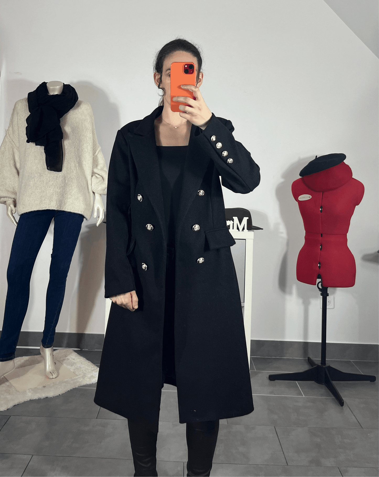 Manteau noir chic à boutons dorés avec doublure - LNC